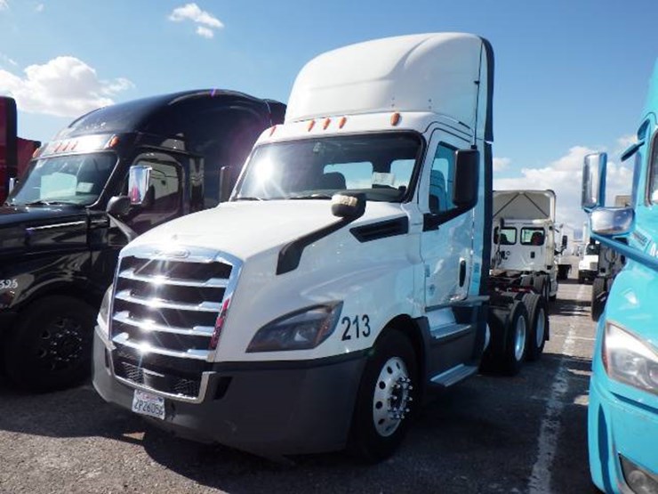 2019-freightliner-cascadia-126-image-1