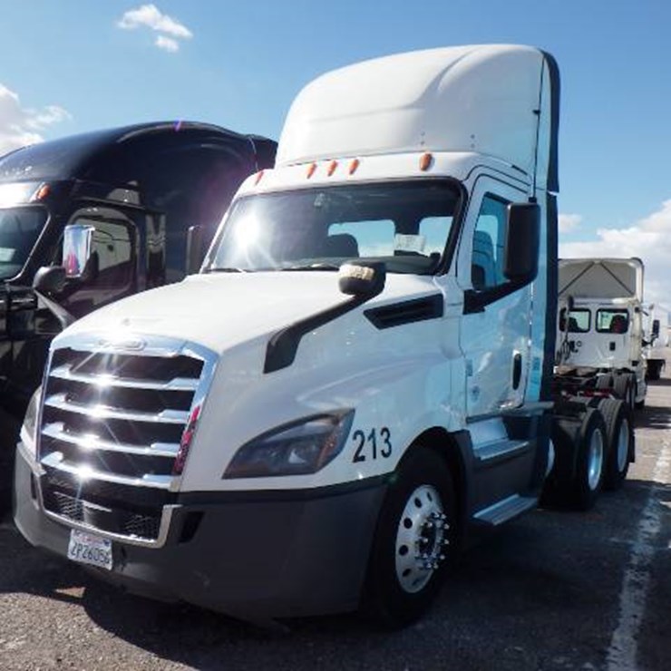 2019 FREIGHTLINER CASCADIA 126