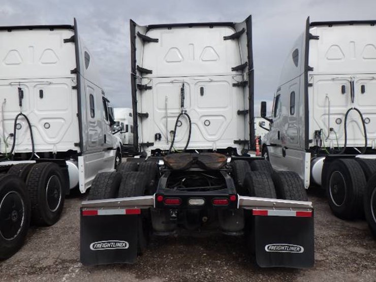 2024-freightliner-cascadia-126-image-5