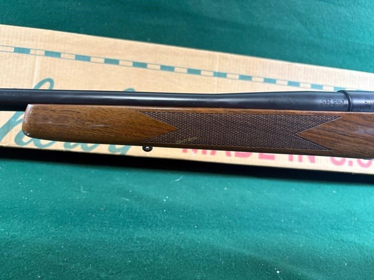 weatherby-mark-v-300-wby-mag-rifle-image-14