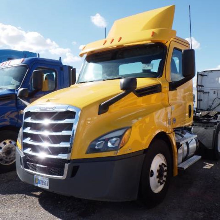 2019 FREIGHTLINER CASCADIA 126