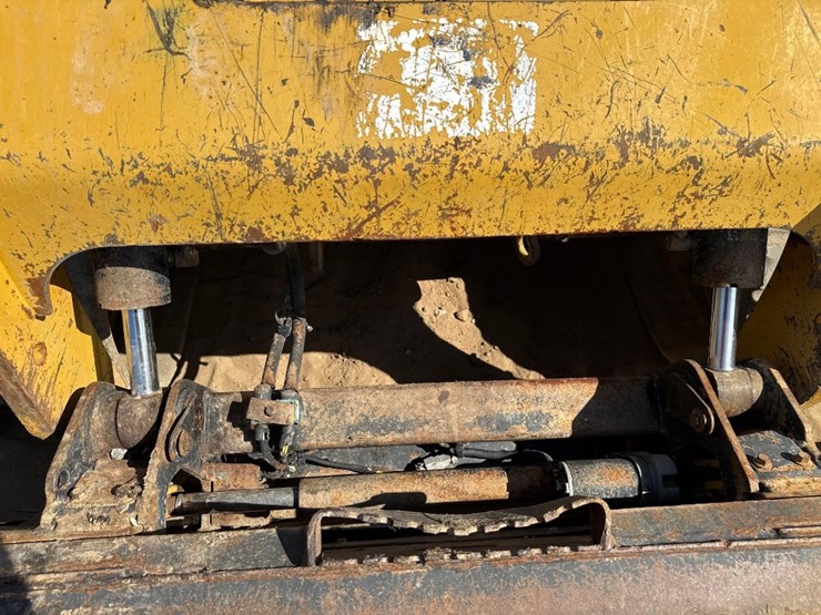 2014-caterpillar-299d-image-21