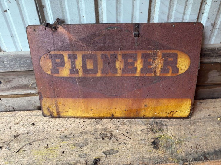 pioneer-seed-corn-sign-image-1