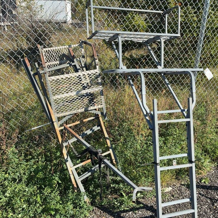 2 ladder tree stands