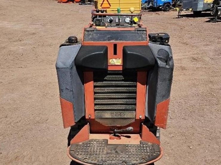 2014-ditch-witch-sk750-image-7