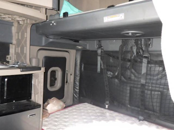 freightliner-cascadia-125-image-15