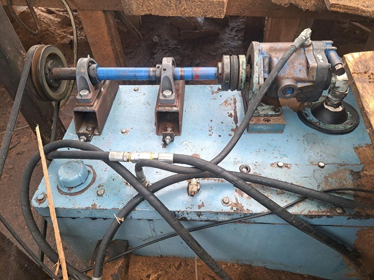 #135-•-hydraulic-pump-and-tank-image-2