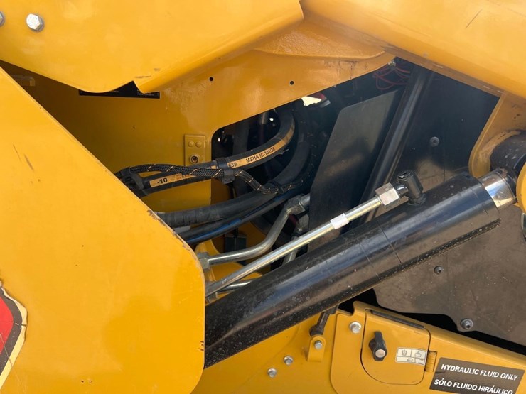 2019-caterpillar-262d3-image-18