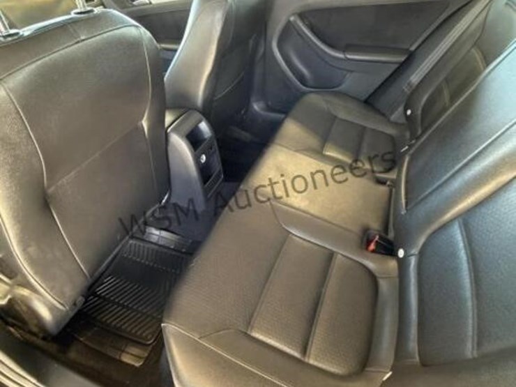 2013-volkswagen-jetta-sdn-image-22