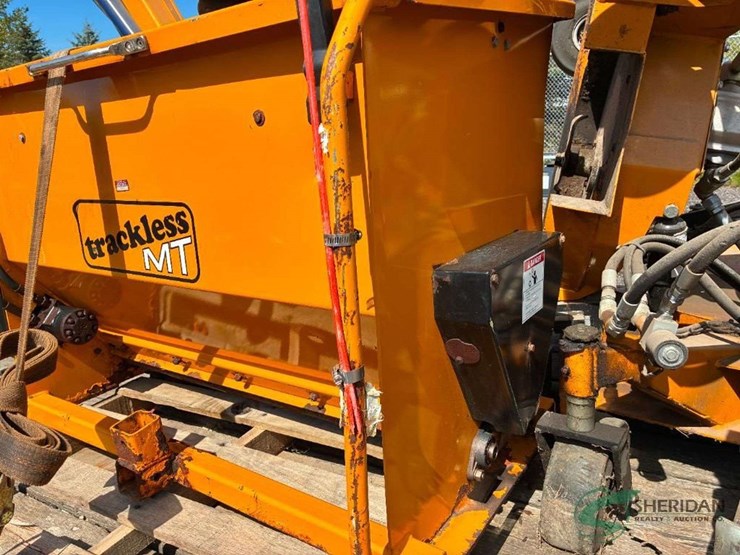 2014-trackless-model-mt6-with-numerous-like-new-attachments-image-56