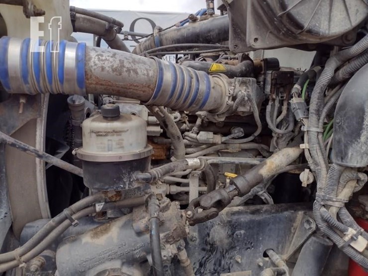 2016-peterbilt-348-image-46