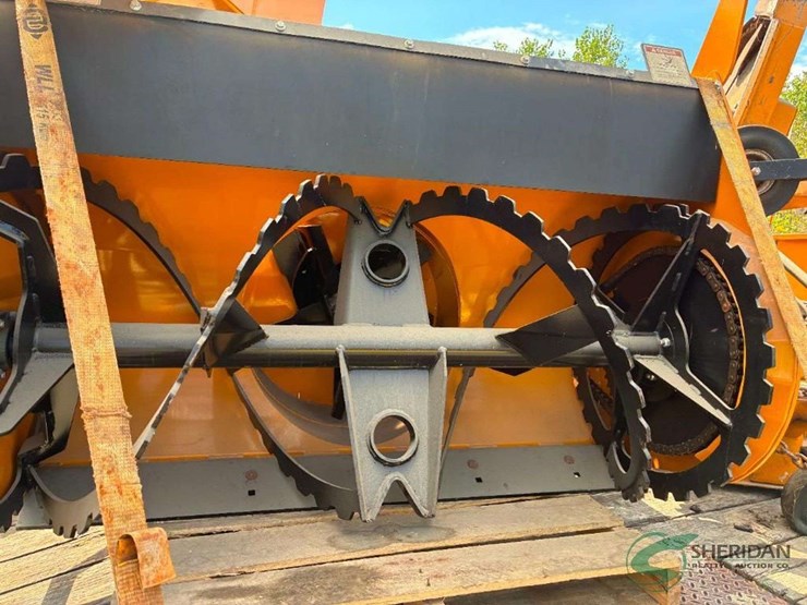 2014-trackless-model-mt6-with-numerous-like-new-attachments-image-3