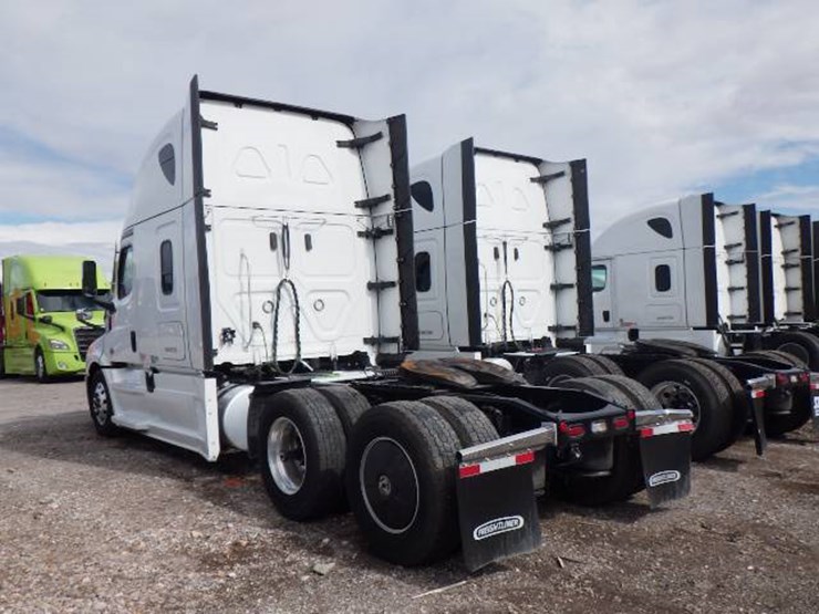 2024-freightliner-cascadia-126-image-8
