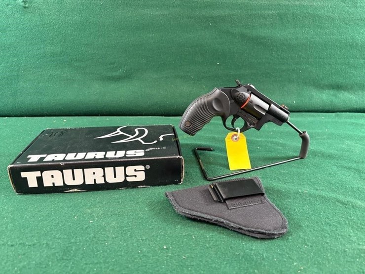 taurus-protector-poly-38-spl-revolver-image-1