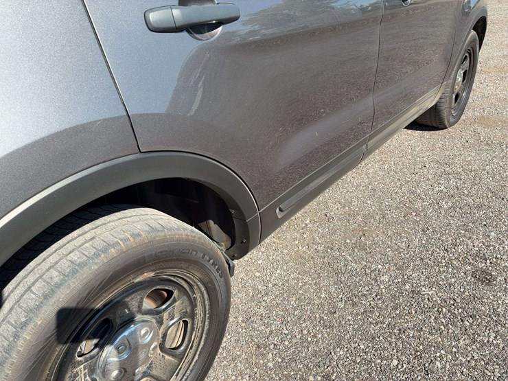 2017-ford-explorer-image-16