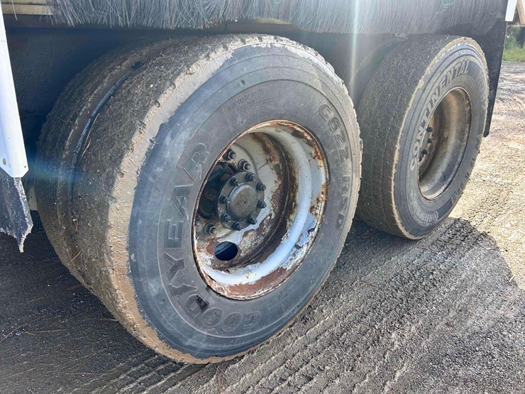 2009-mack-granite-tandem-axle-dump-truck-image-10