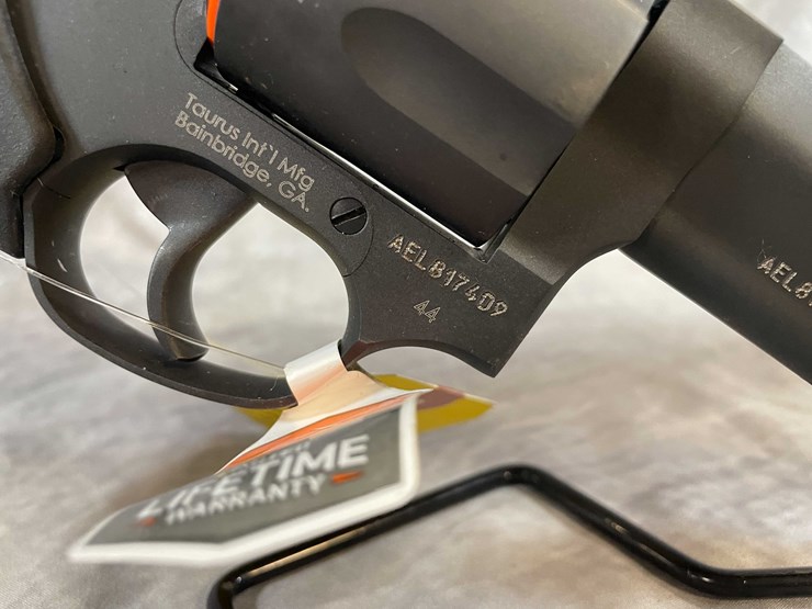 #4784-•-taurus-44-tracker-44-rem-mag-revolver,-sn:-ael817409-image-11