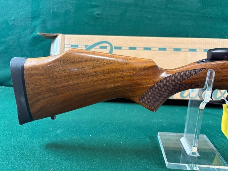 weatherby-mark-v-300-wby-mag-rifle-image-4