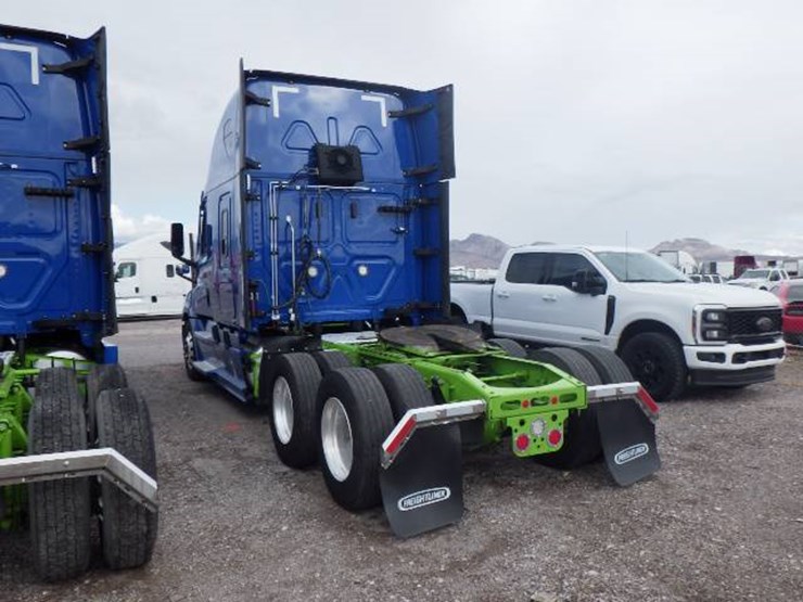 2024-freightliner-cascadia-126-image-8