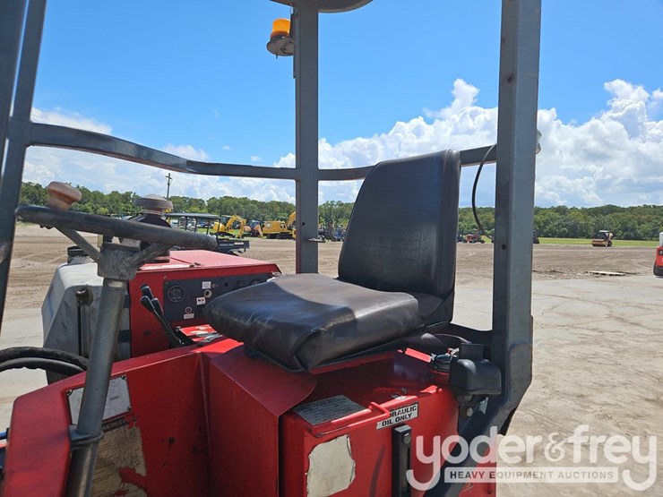 2004-moffett-m5500-image-23