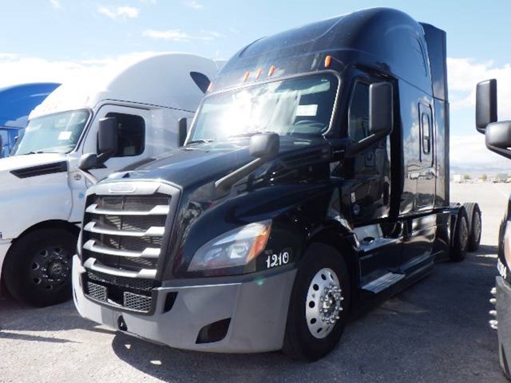2020-freightliner-cascadia-126-image-1