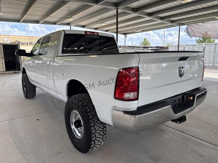 2015-ram-2500-slt-image-8