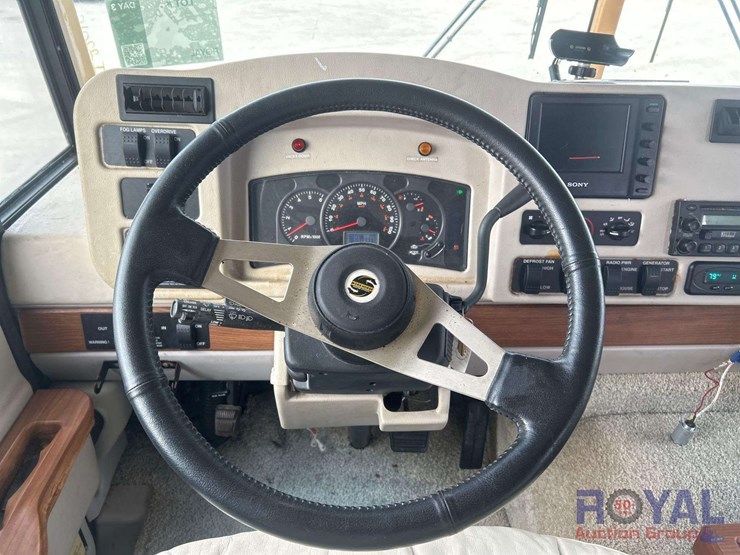 2004-workhorse-w22-motorhome-image-13
