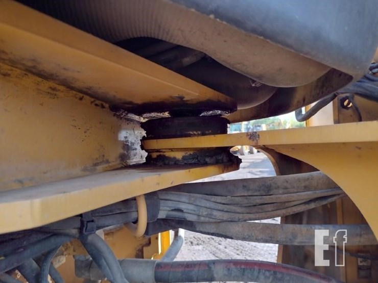 2013-deere-624k-image-29
