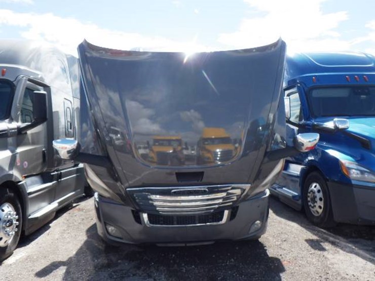 2021-freightliner-cascadia-126-image-21