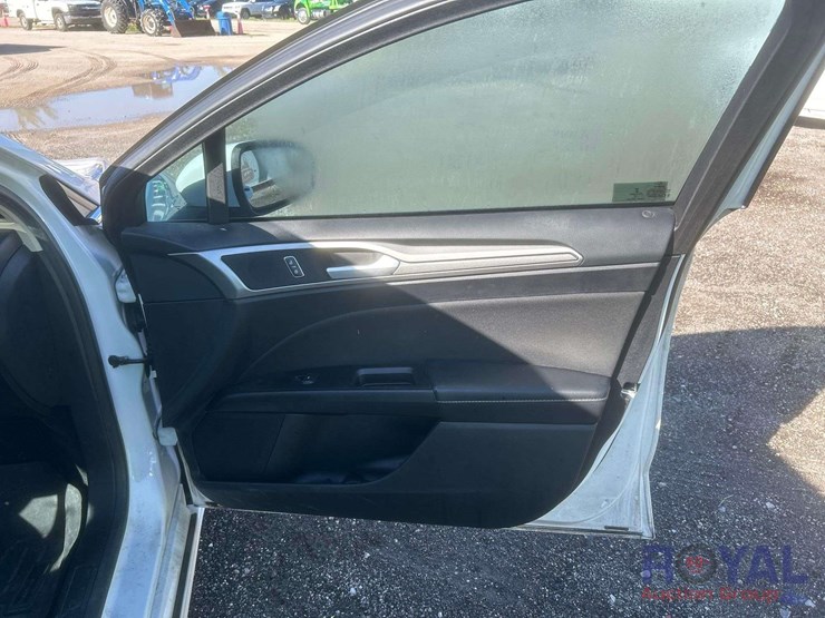 2018-ford-fusion-hybird-image-24