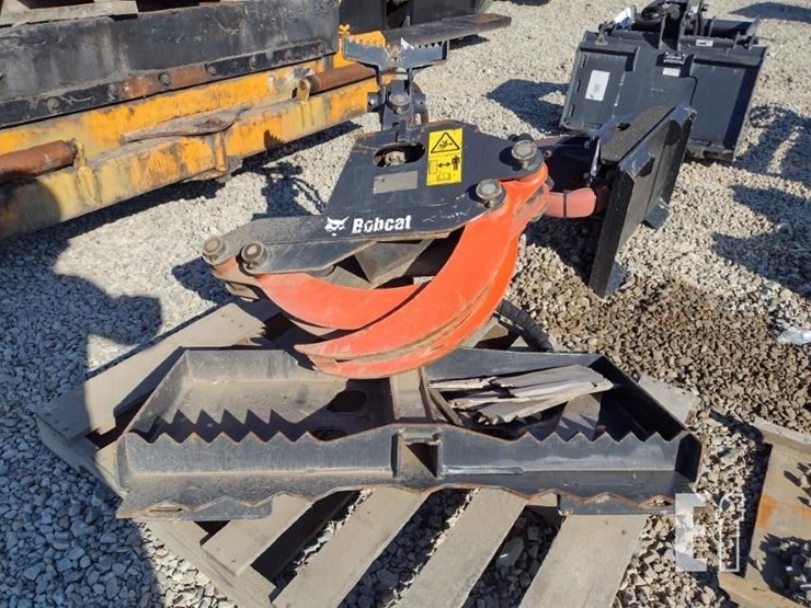 22-bobcat-log-grapple-image-1
