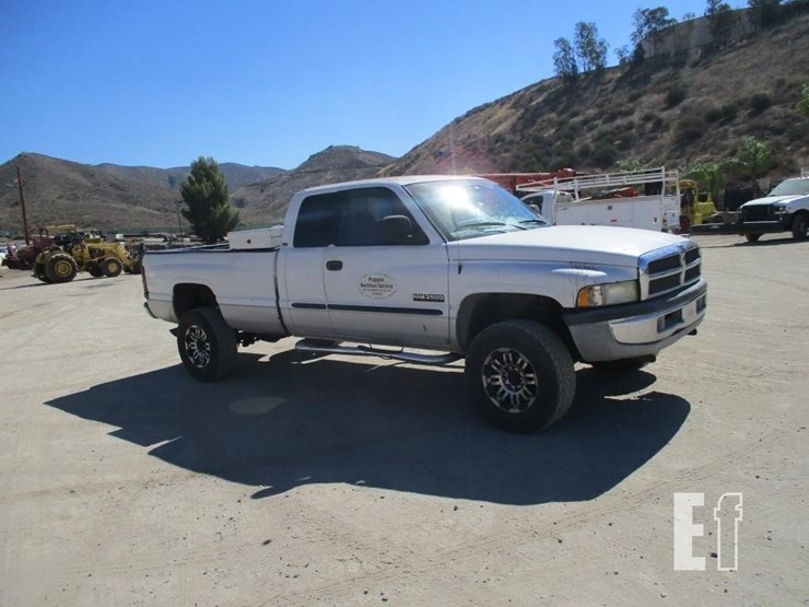 2002-dodge-2500-image-2