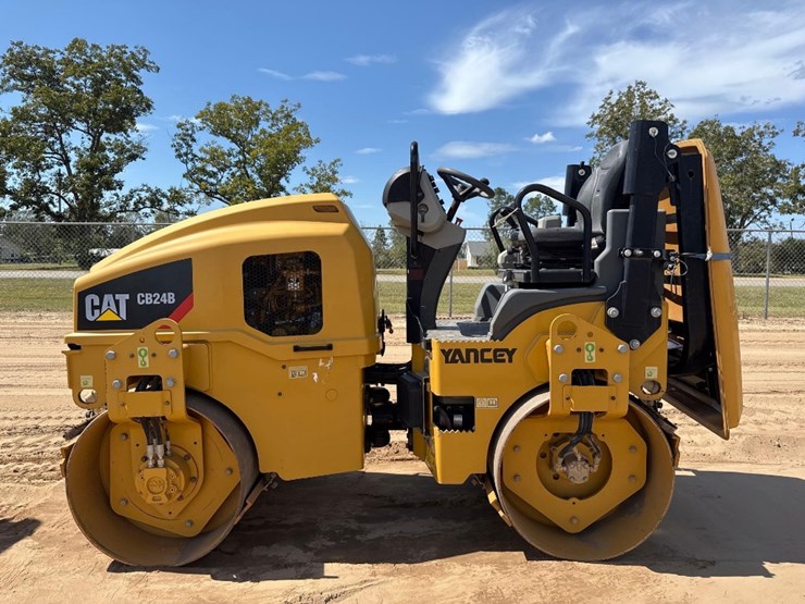 caterpillar-cb24b-image-1