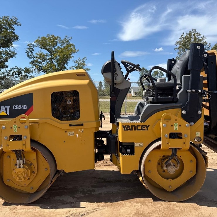 CATERPILLAR CB24B