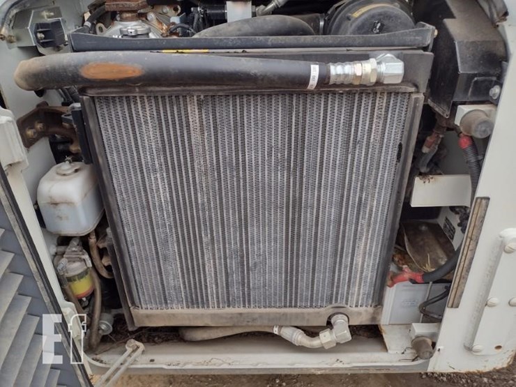 2019-takeuchi-tl8-image-35