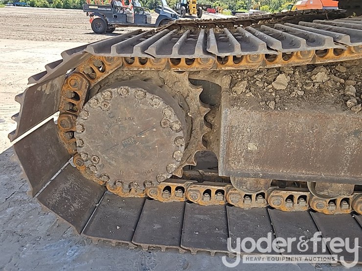 2015-komatsu-pc210-lc-10-image-9