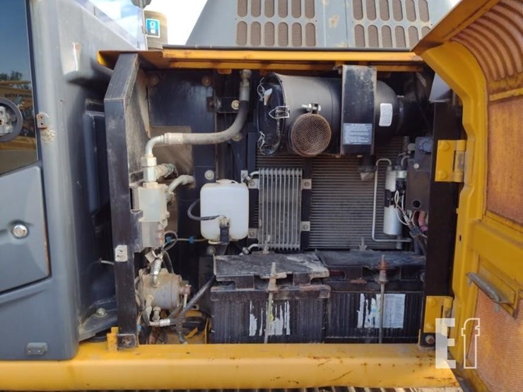 2010-deere-120d-image-47
