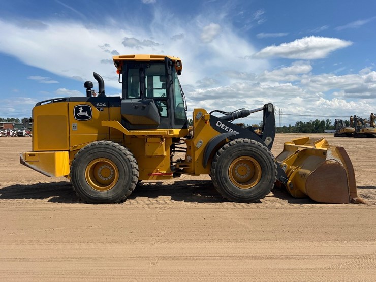 2021-deere-624p-image-6