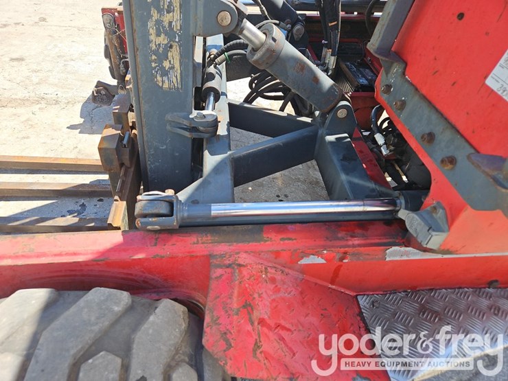 2004-moffett-m5500-image-17