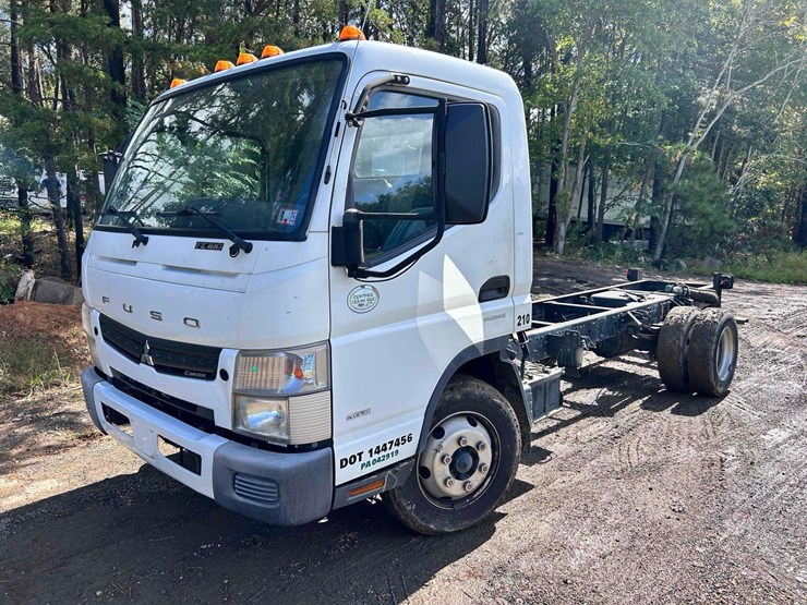 2015-mitsubishi-fe180-cab-and-chassis-image-1