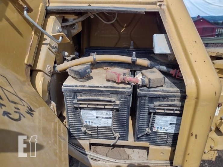 2015-caterpillar-d6n-xl-image-47