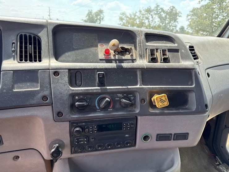 1997-ford-boom-truck-image-33