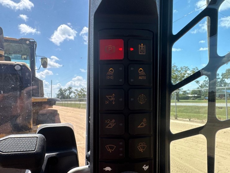 2024-caterpillar-255-skid-steer-image-30