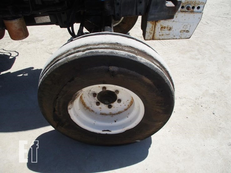 2005-new-holland-tn70-image-17
