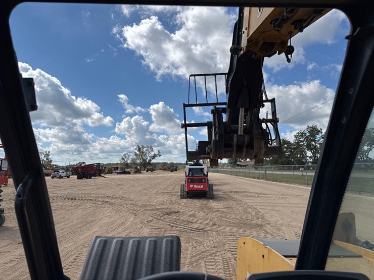 2016-caterpillar-tl642d-image-21