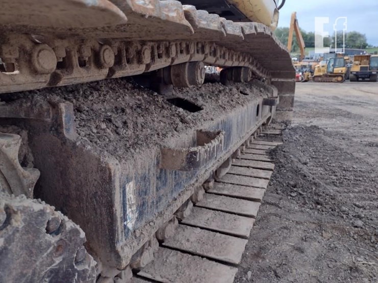 2011-deere-225d-lc-image-25