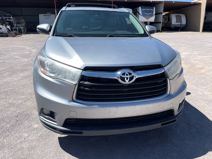 2016-toyota-highlander-image-57