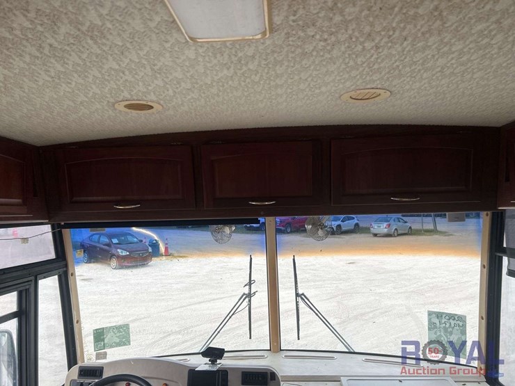 2004-workhorse-w22-motorhome-image-17