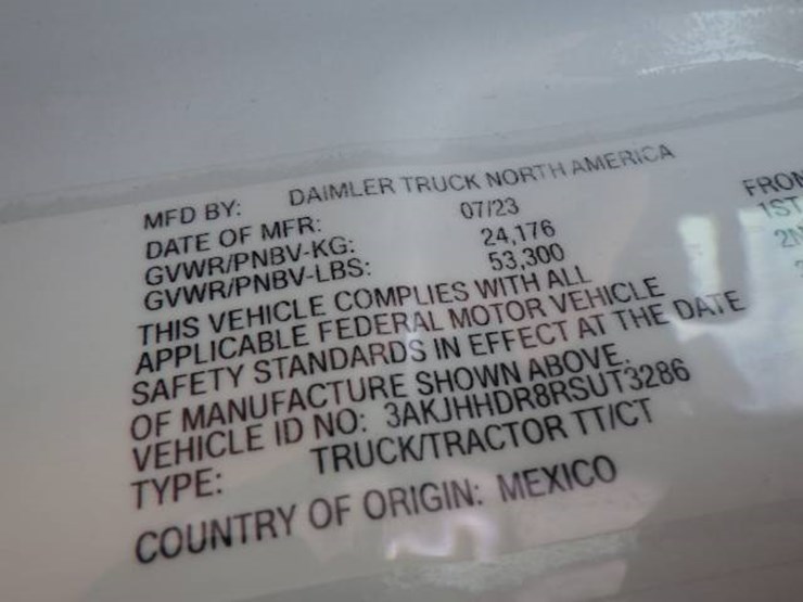 2024-freightliner-cascadia-126-image-12