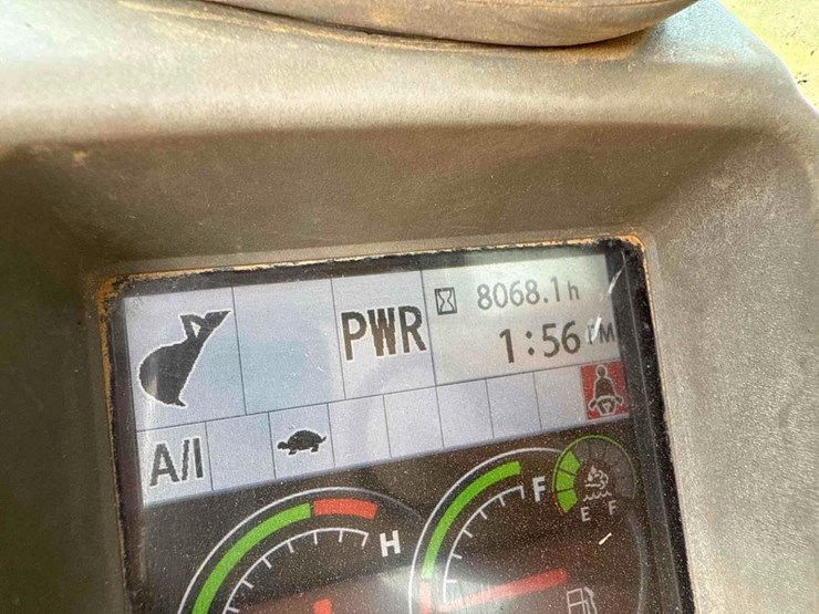 2015-deere-250g-lc-image-33